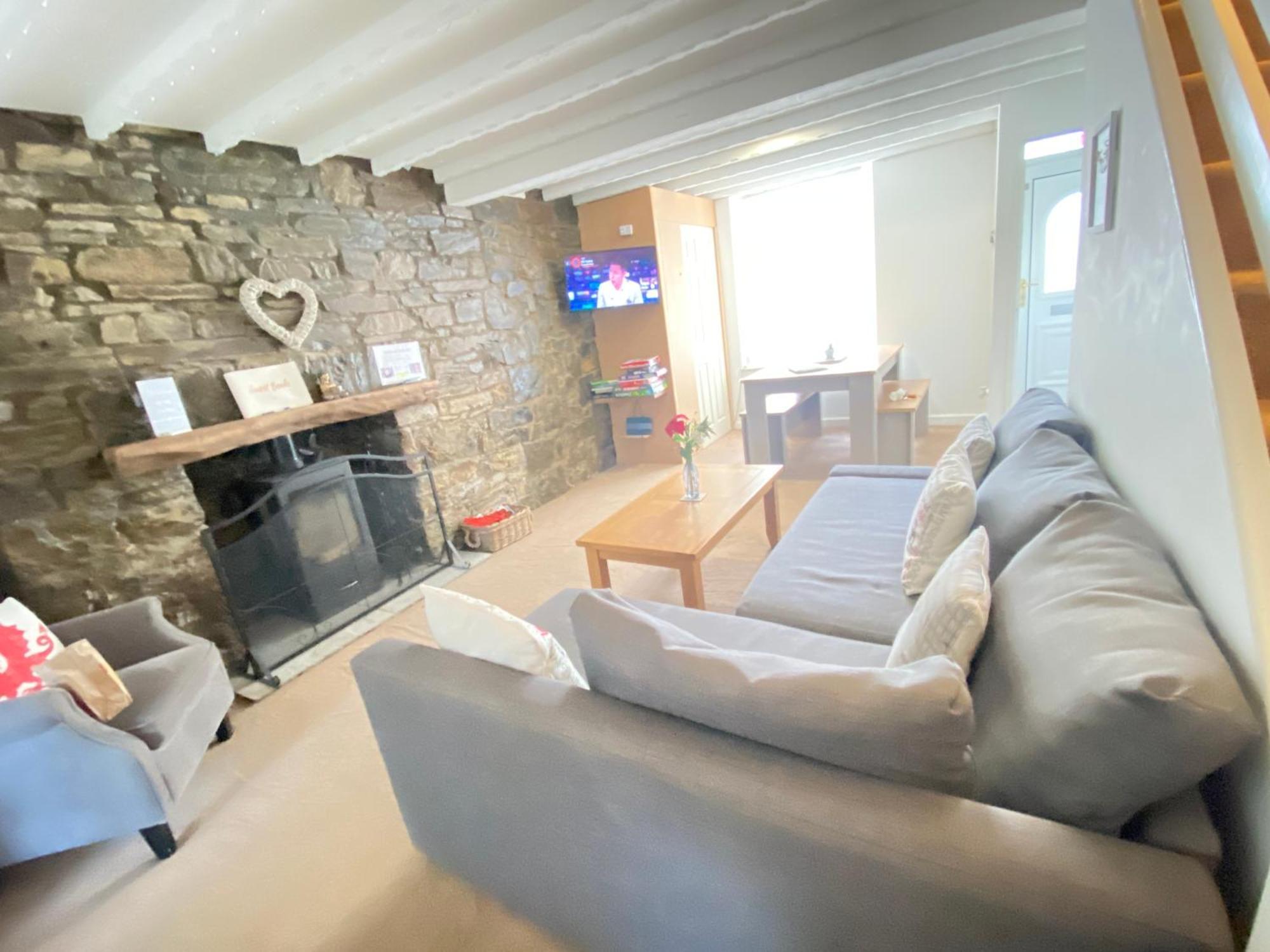 Villa The Cwtch, Log Fire, Sleeps 6, Nr Zip World, Brecon And Bike Park Wales à Aberdare Extérieur photo